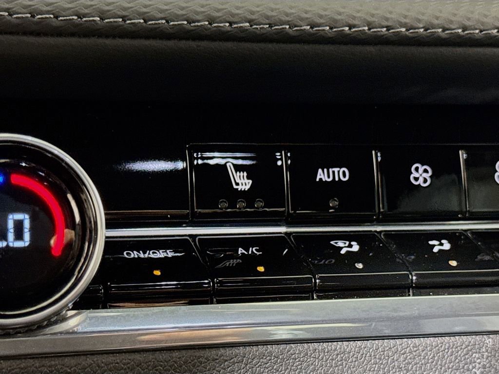 Used 2025 Chevrolet Equinox LT w/ Convenience Package II image 18