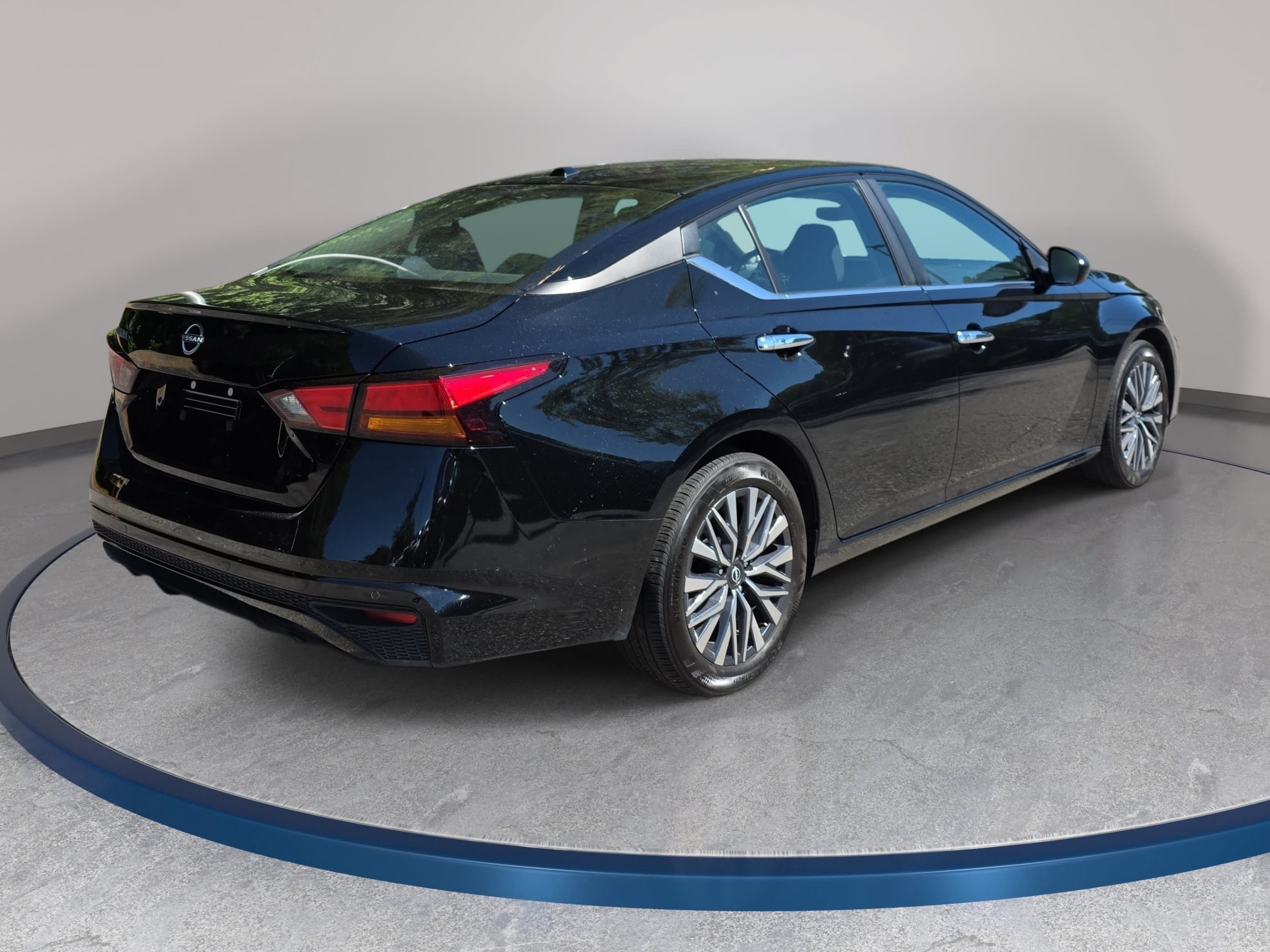Used 2025 Nissan Altima 2.5 SV FWD image 5