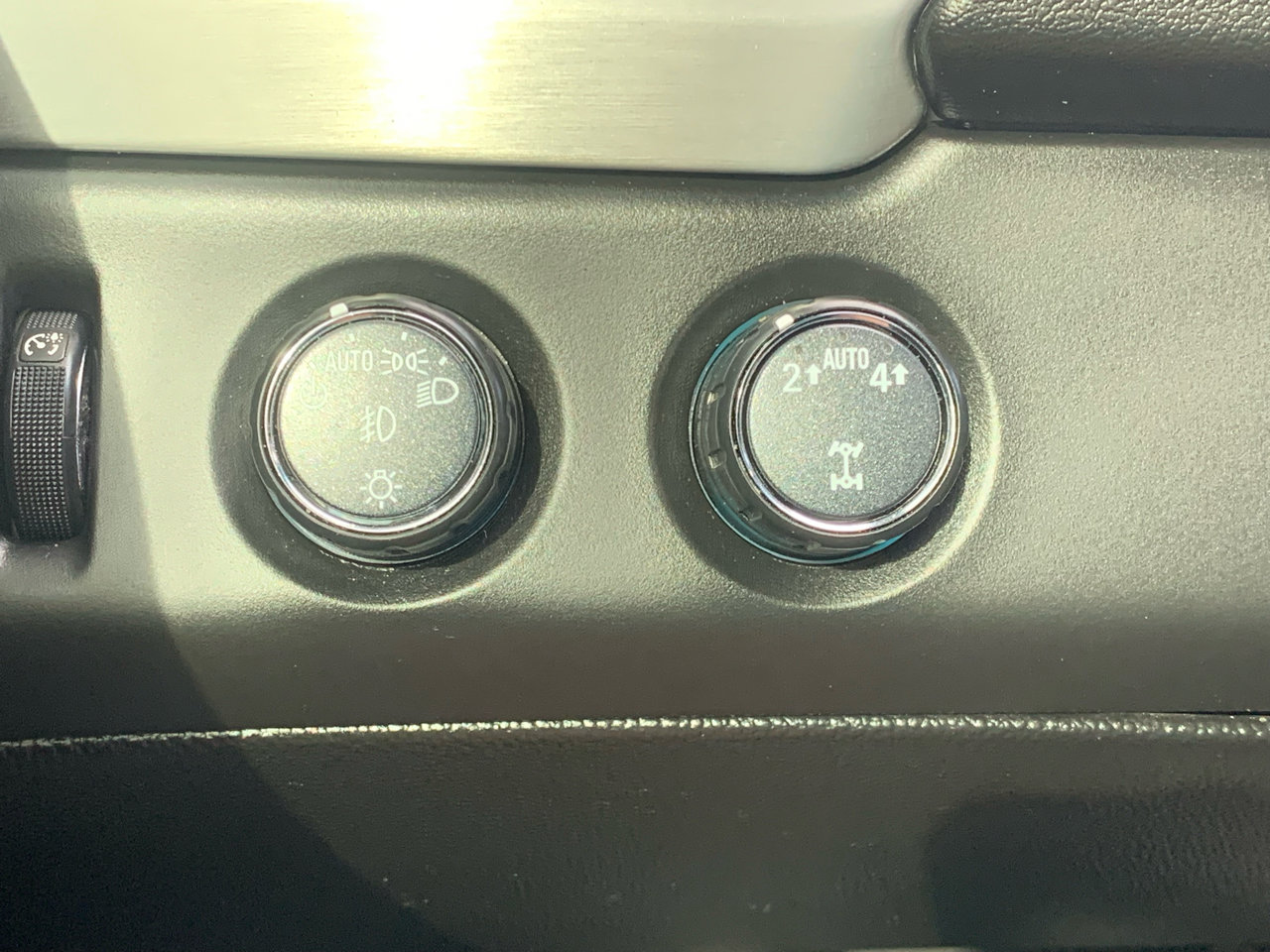 Used 2020 GMC Yukon XL SLT image 32