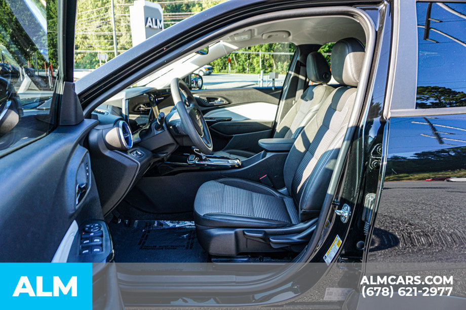 Used 2025 Chevrolet Trax LT FWD image 18