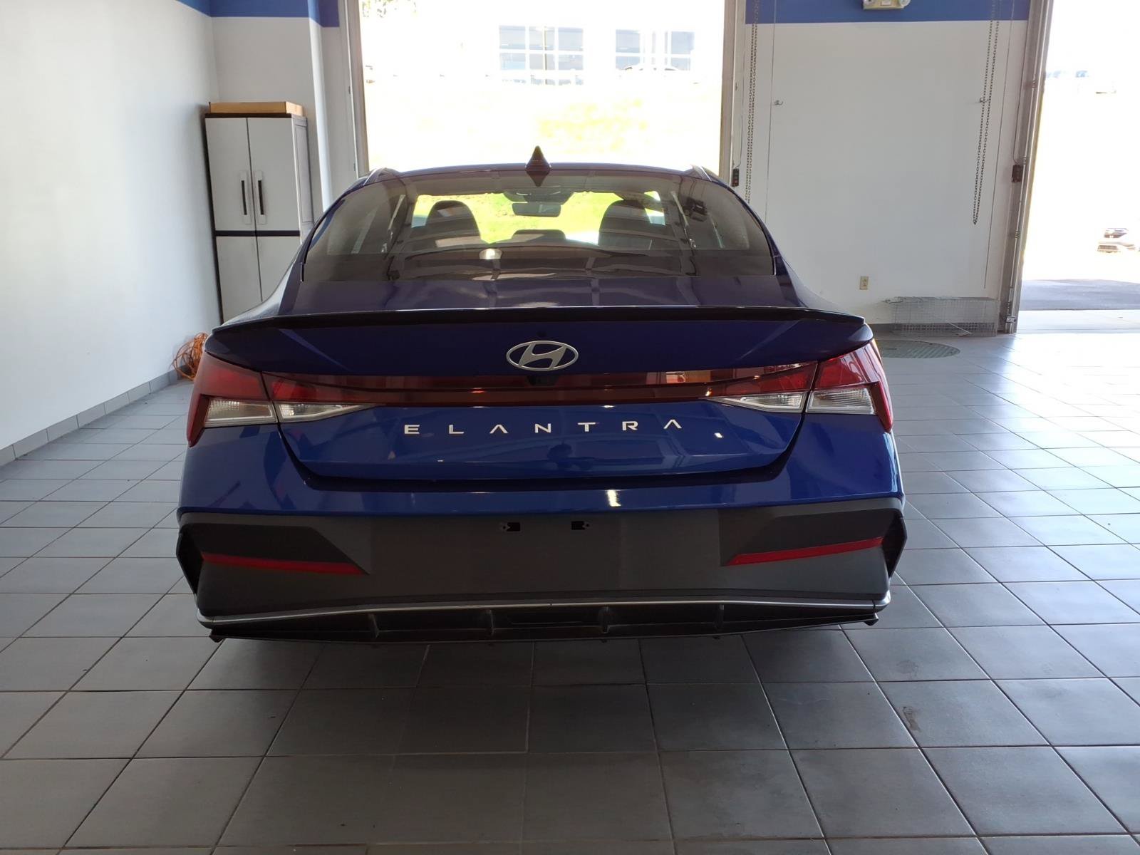 Certified 2025 Hyundai Elantra Sport FWD image 6