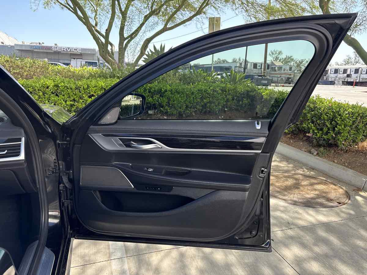 Used 2019 BMW 740i w/ M Sport Package RWD image 17