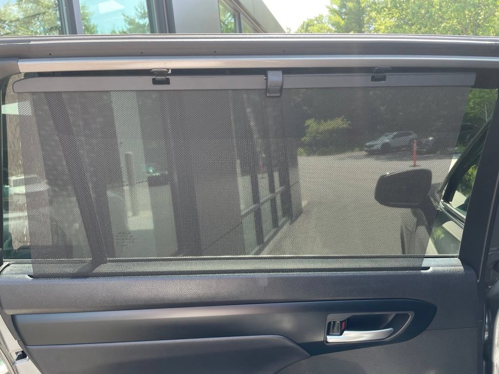 Used 2025 Toyota Highlander XLE AWD/4WD image 12