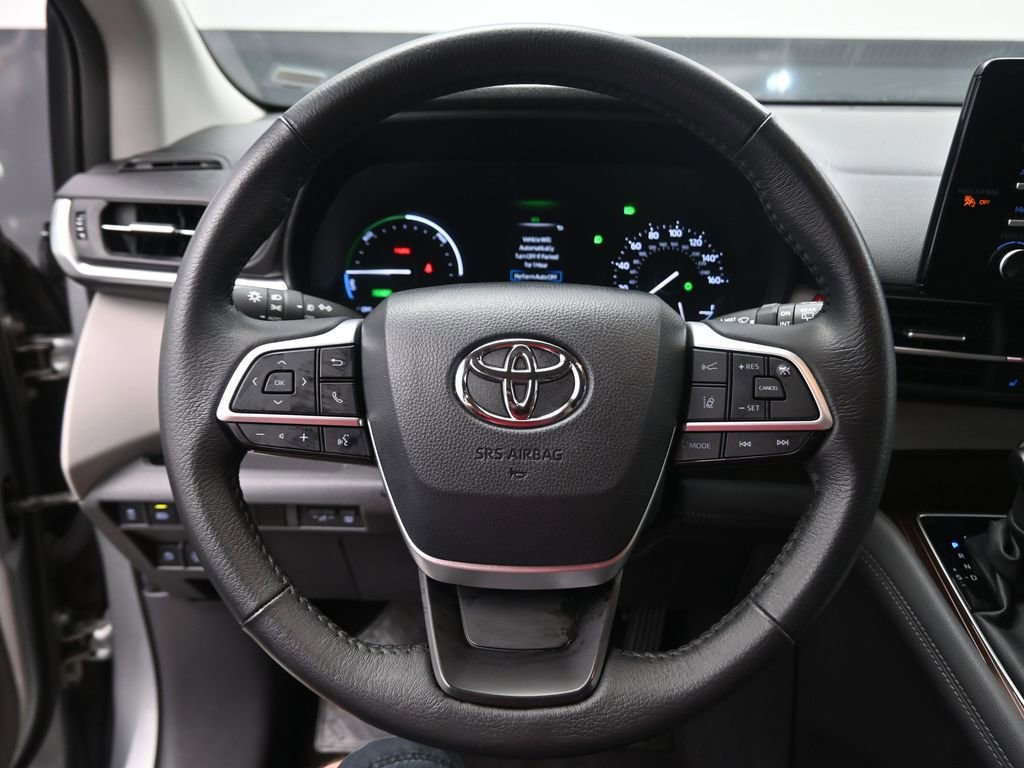 Used 2024 Toyota Sienna XLE image 6