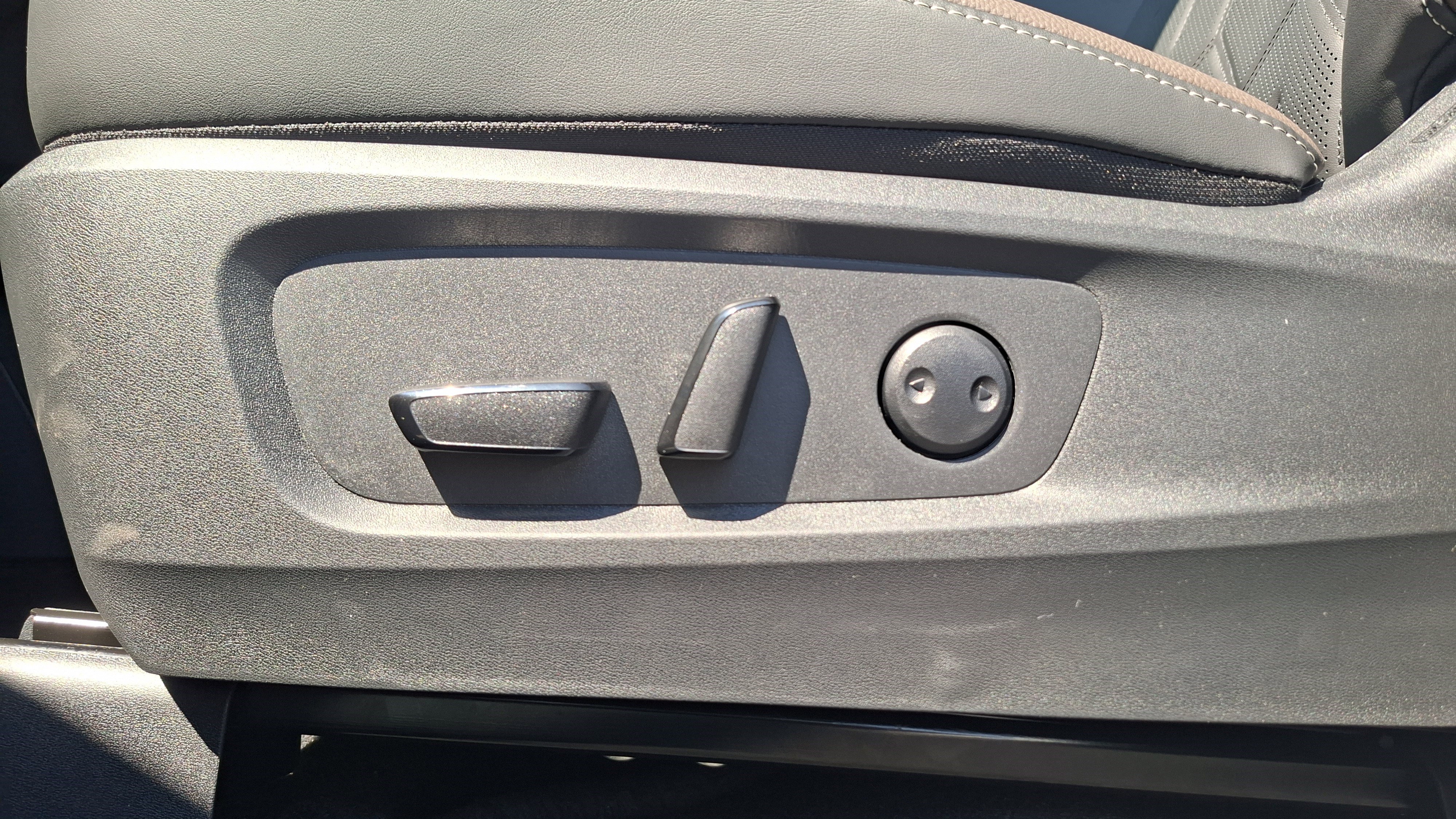 New 2026 Nissan Pathfinder Platinum image 13