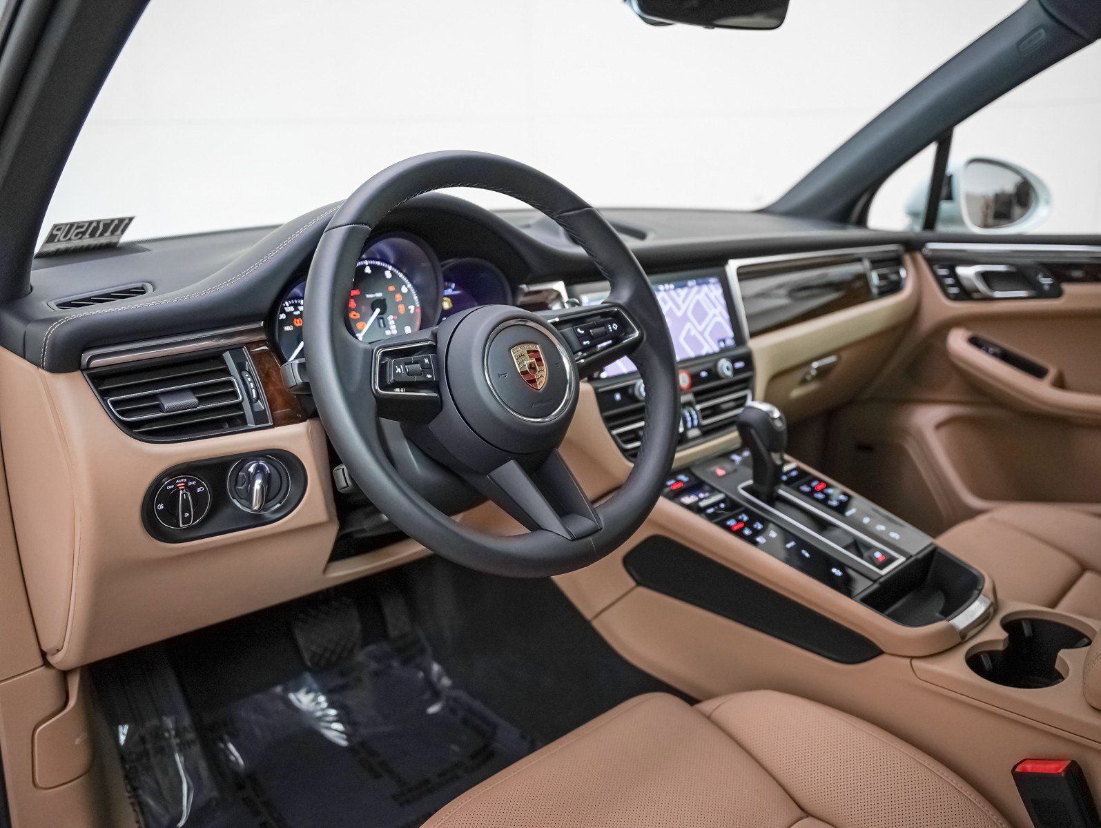 Certified 2025 Porsche Macan S image 4