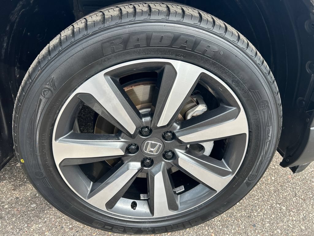 Certified 2024 Honda Pilot Touring image 9