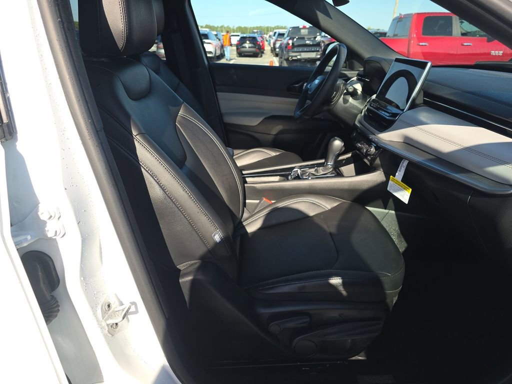 Used 2025 Jeep Compass Limited AWD/4WD image 11