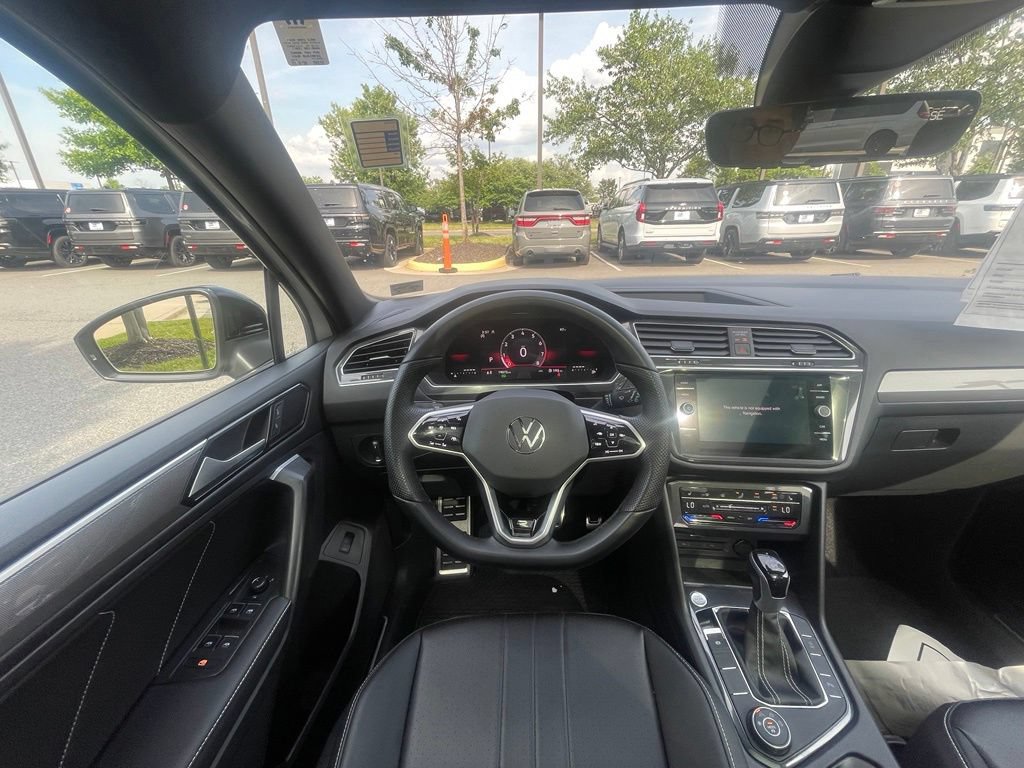Used 2024 Volkswagen Tiguan SE R-Line AWD/4WD image 19