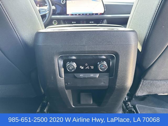 Used 2025 Chevrolet Suburban Z71 image 27