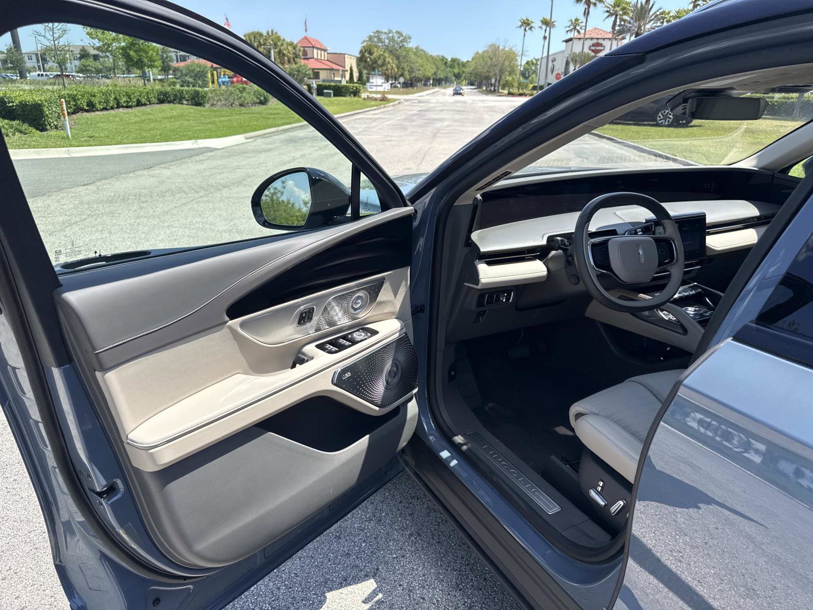 Used 2025 Lincoln Nautilus Reserve AWD/4WD image 19