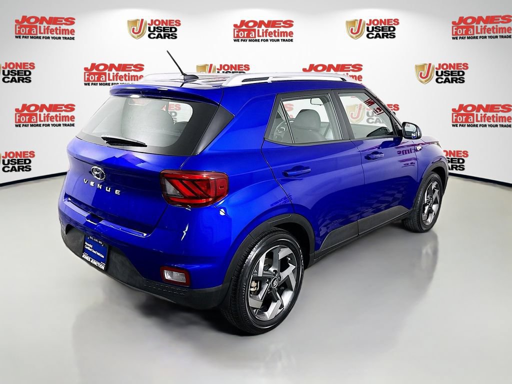 Certified 2024 Hyundai Venue SEL FWD image 17