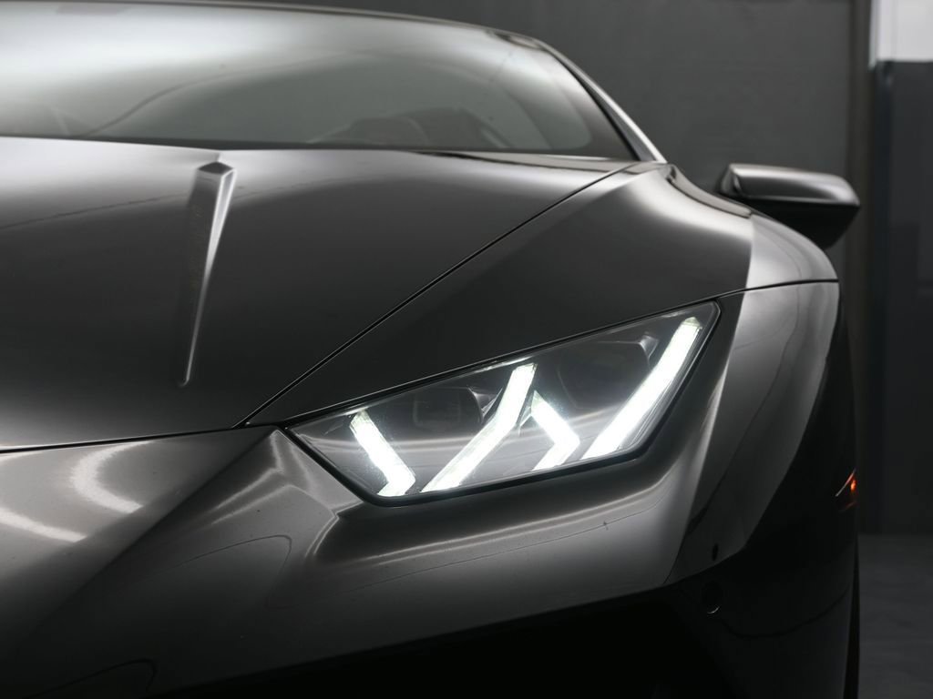 Used 2020 Lamborghini Huracan EVO image 15