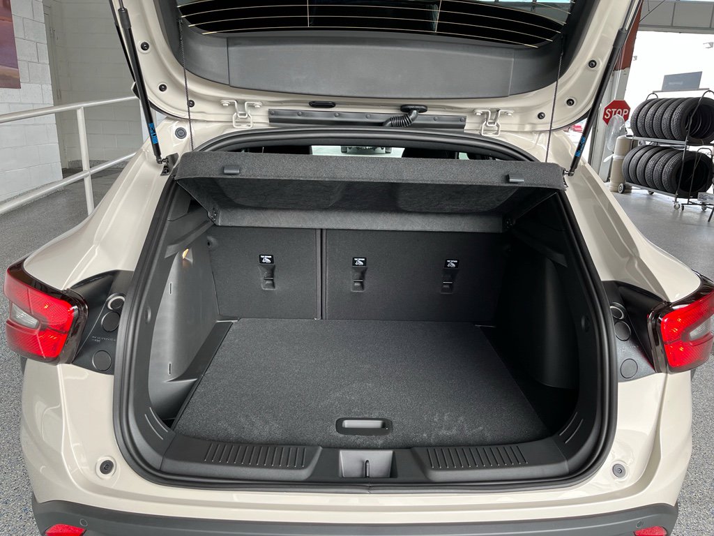 New 2026 Chevrolet Trax RS w/ Sunroof Package FWD image 8