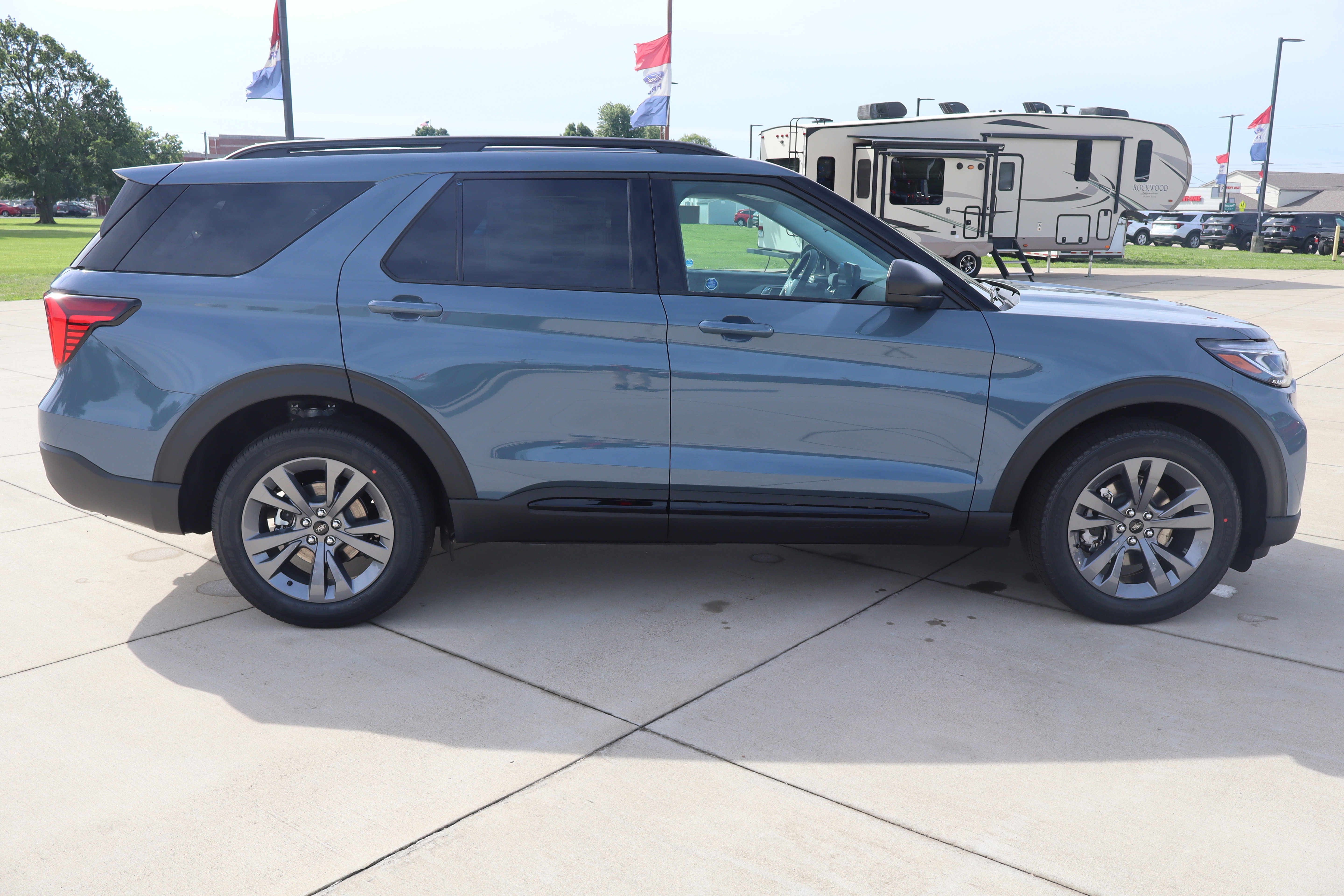 New 2026 Ford Explorer Active w/ Active Comfort Package AWD/4WD image 4