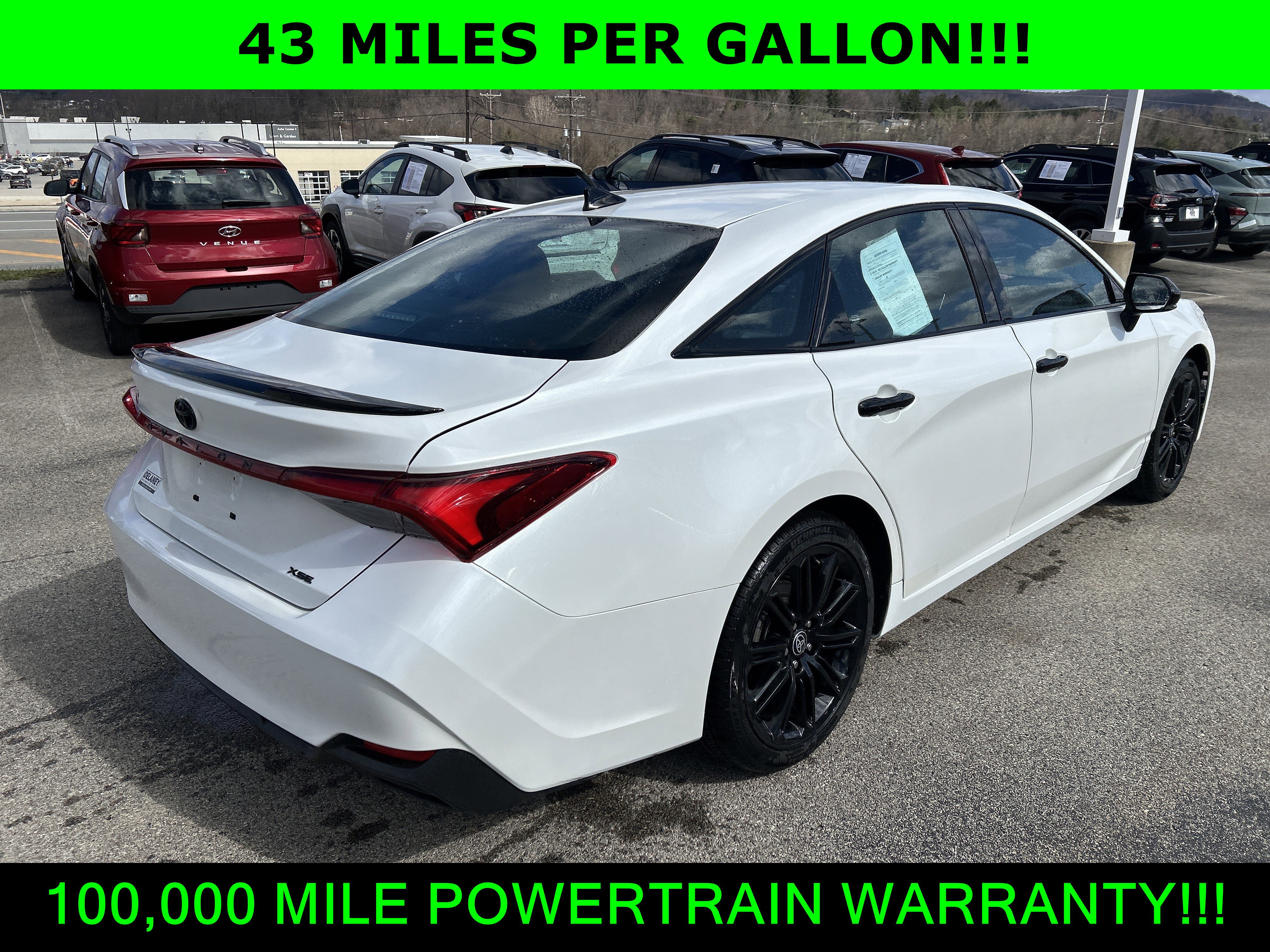 Used 2022 Toyota Avalon XSE image 9