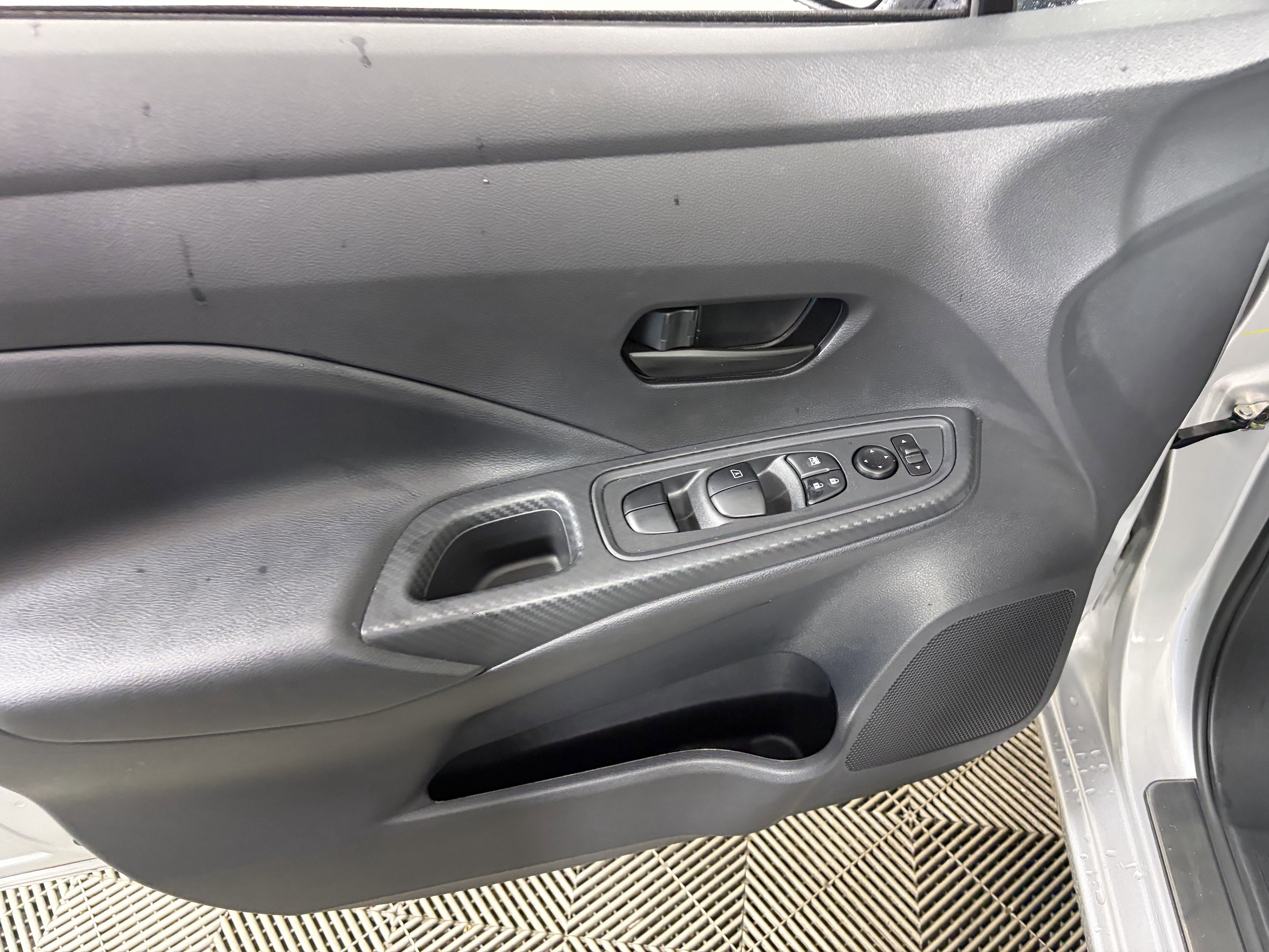 Used 2025 Nissan Versa S w/ Electronics Package FWD image 27