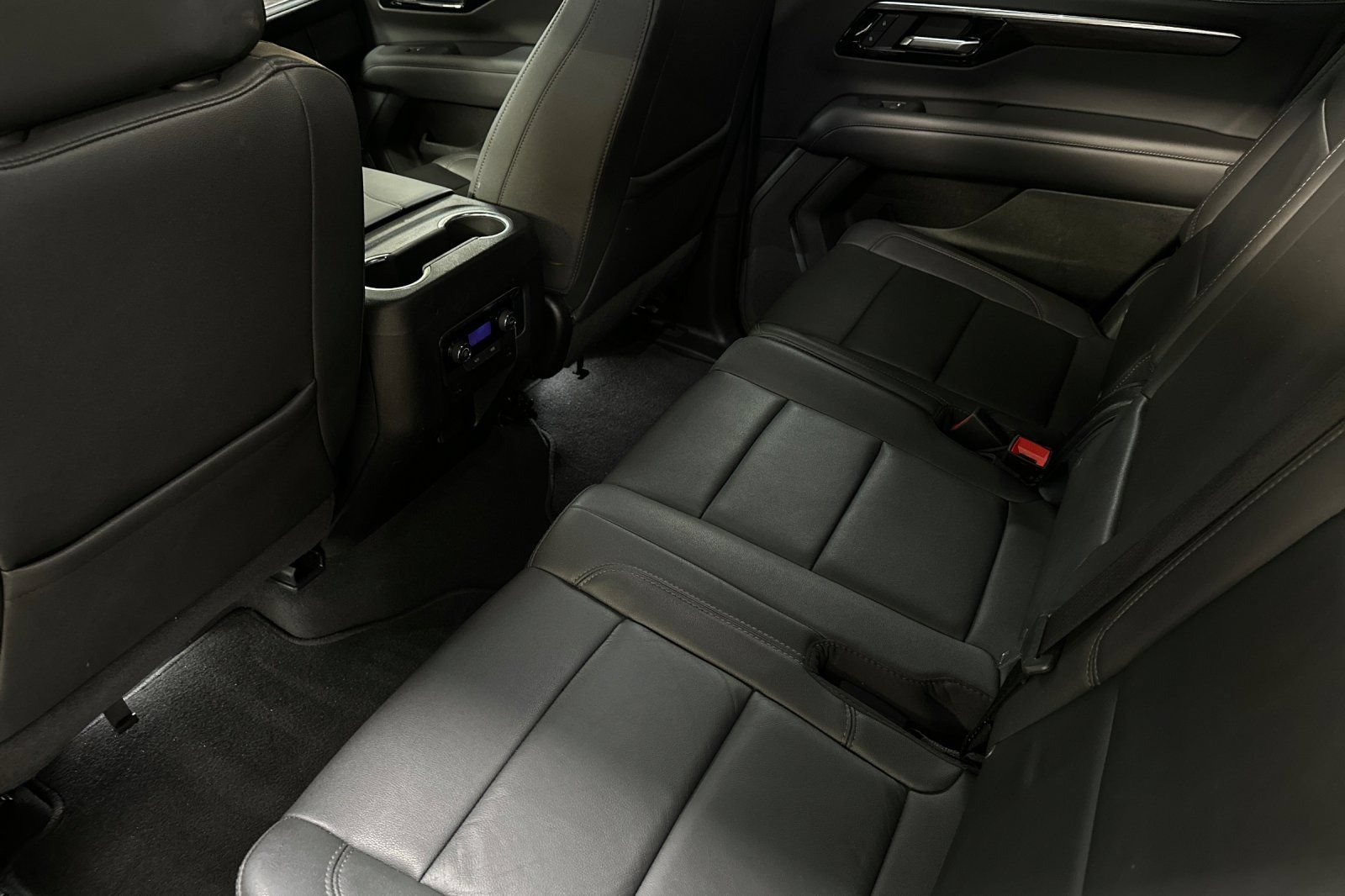 Used 2025 Chevrolet Tahoe Z71 AWD/4WD image 12