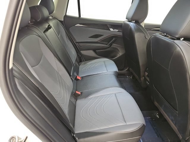 Used 2025 Volkswagen Tiguan SE w/ Panoramic Sunroof Package AWD/4WD image 33