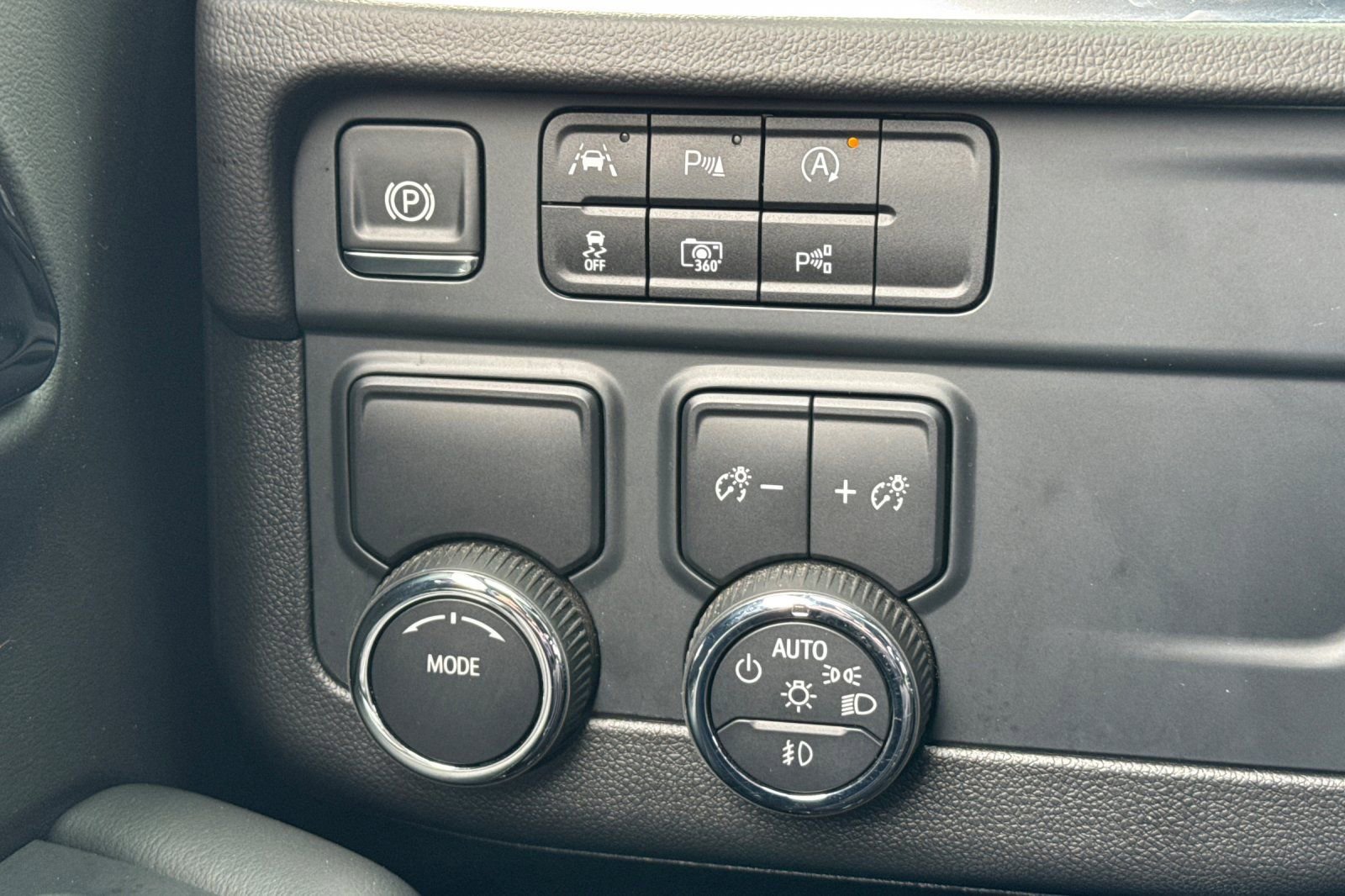 Used 2025 Chevrolet Tahoe Premier image 38