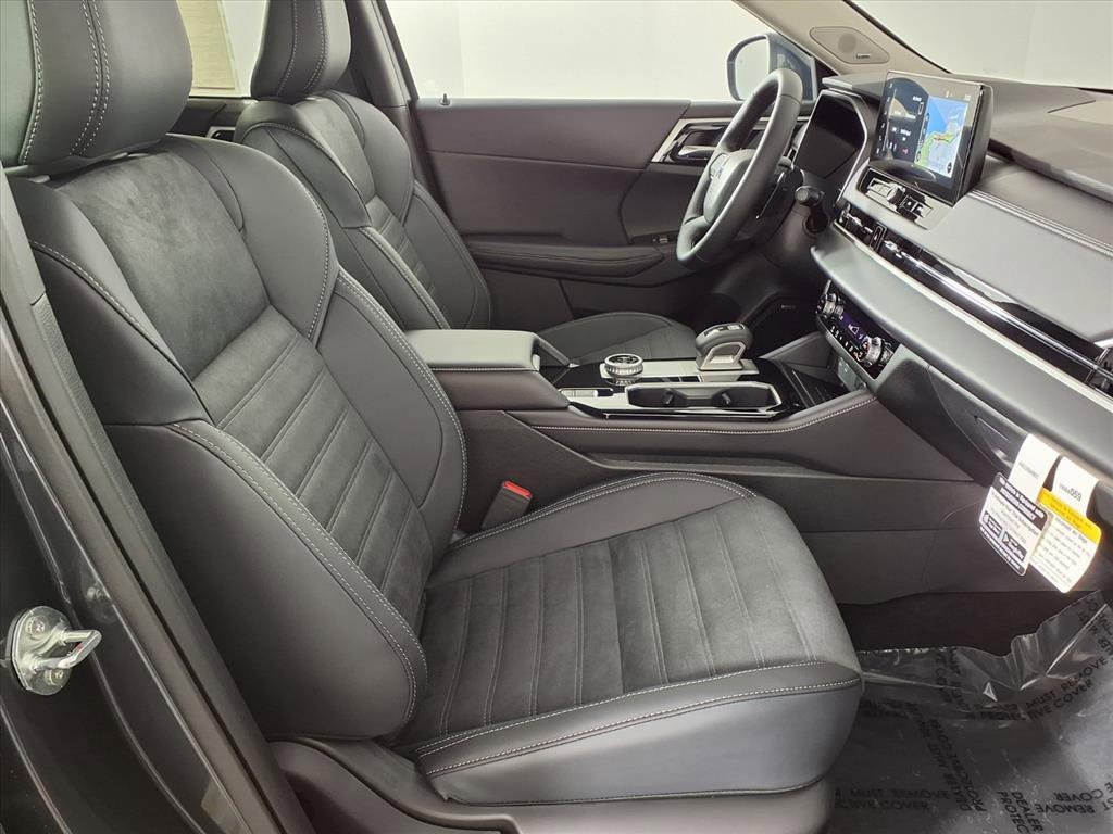 New 2025 Mitsubishi Outlander SE image 9