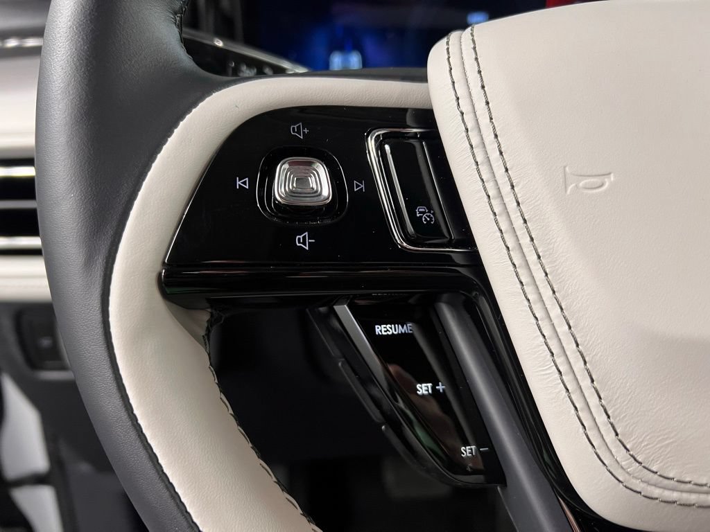 Used 2026 Lincoln Aviator Reserve AWD/4WD image 16