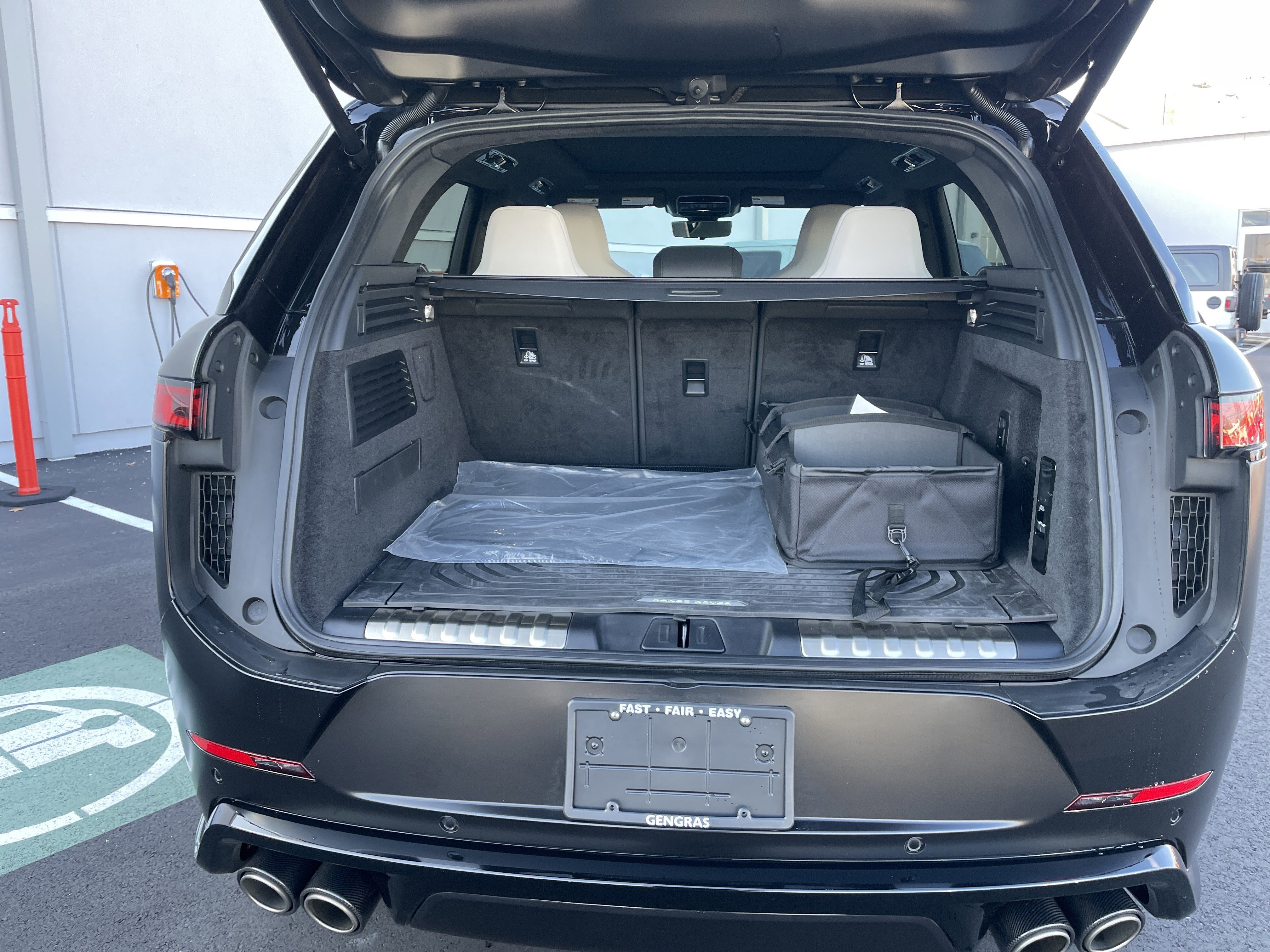 Used 2024 Land Rover Range Rover Sport image 24