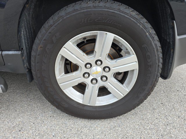 Used 2011 Chevrolet Traverse LT w/ LPO, 'HIT The Road' Package FWD image 13
