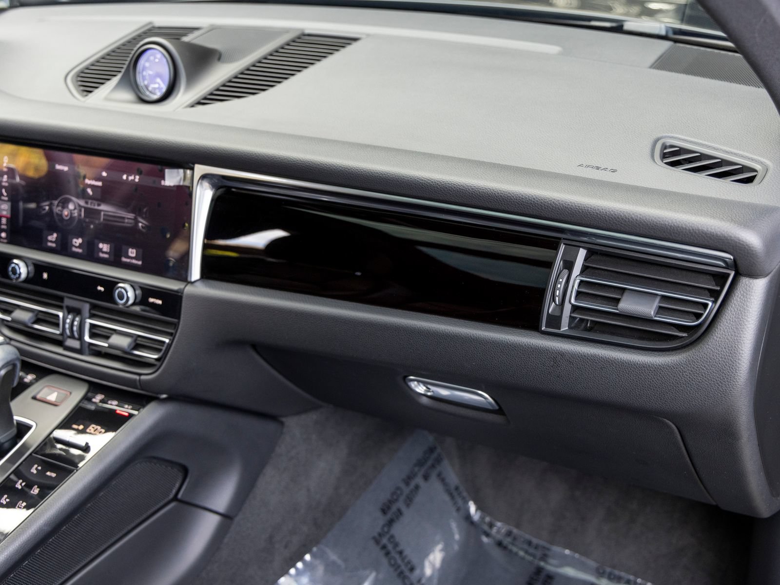 Certified 2023 Porsche Macan AWD/4WD image 64