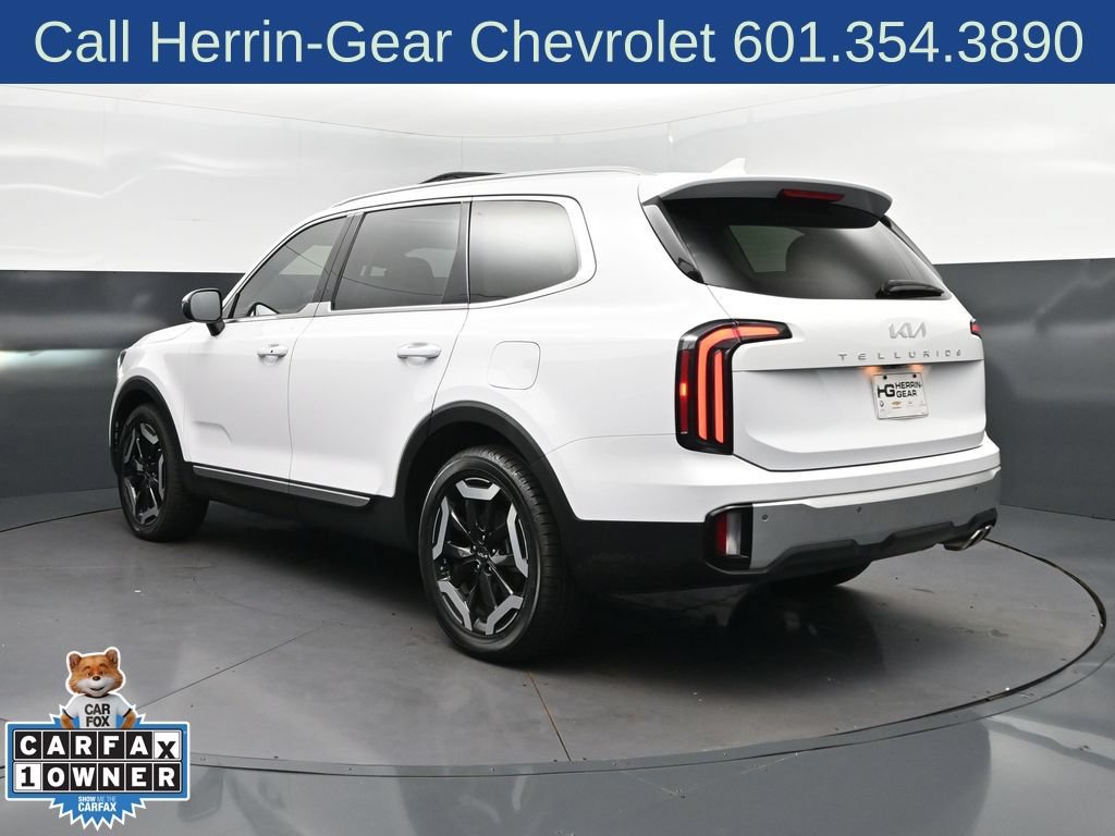 Used 2024 Kia Telluride EX w/ EX Captain's Chair Package FWD image 5
