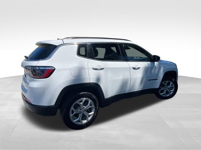 Used 2024 Jeep Compass Latitude AWD/4WD image 14