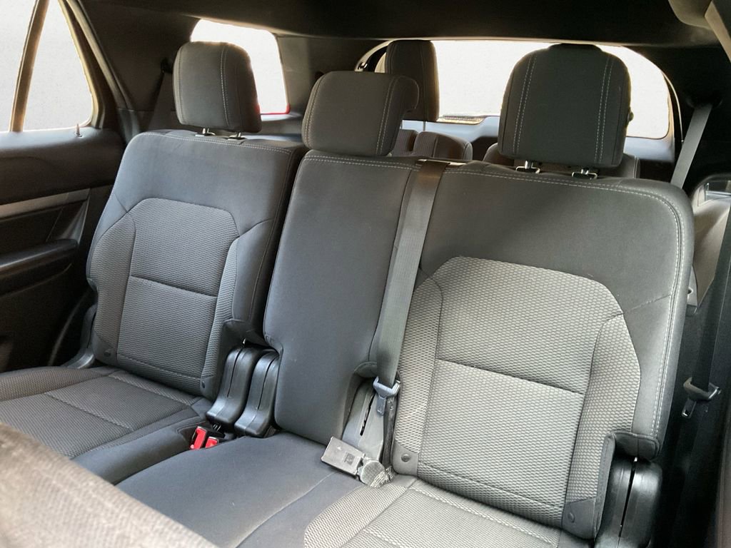 Used 2018 Ford Explorer XLT image 9