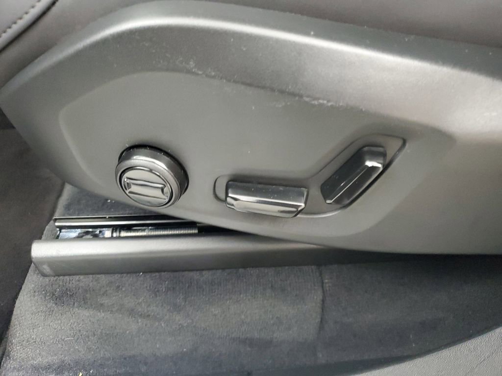 Certified 2025 Volvo XC90 B6 Core w/ Climate Package image 25