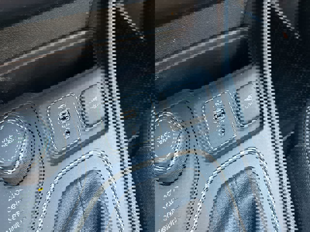 Used 2019 Jeep Cherokee Latitude Plus w/ Cold Weather Group image 31