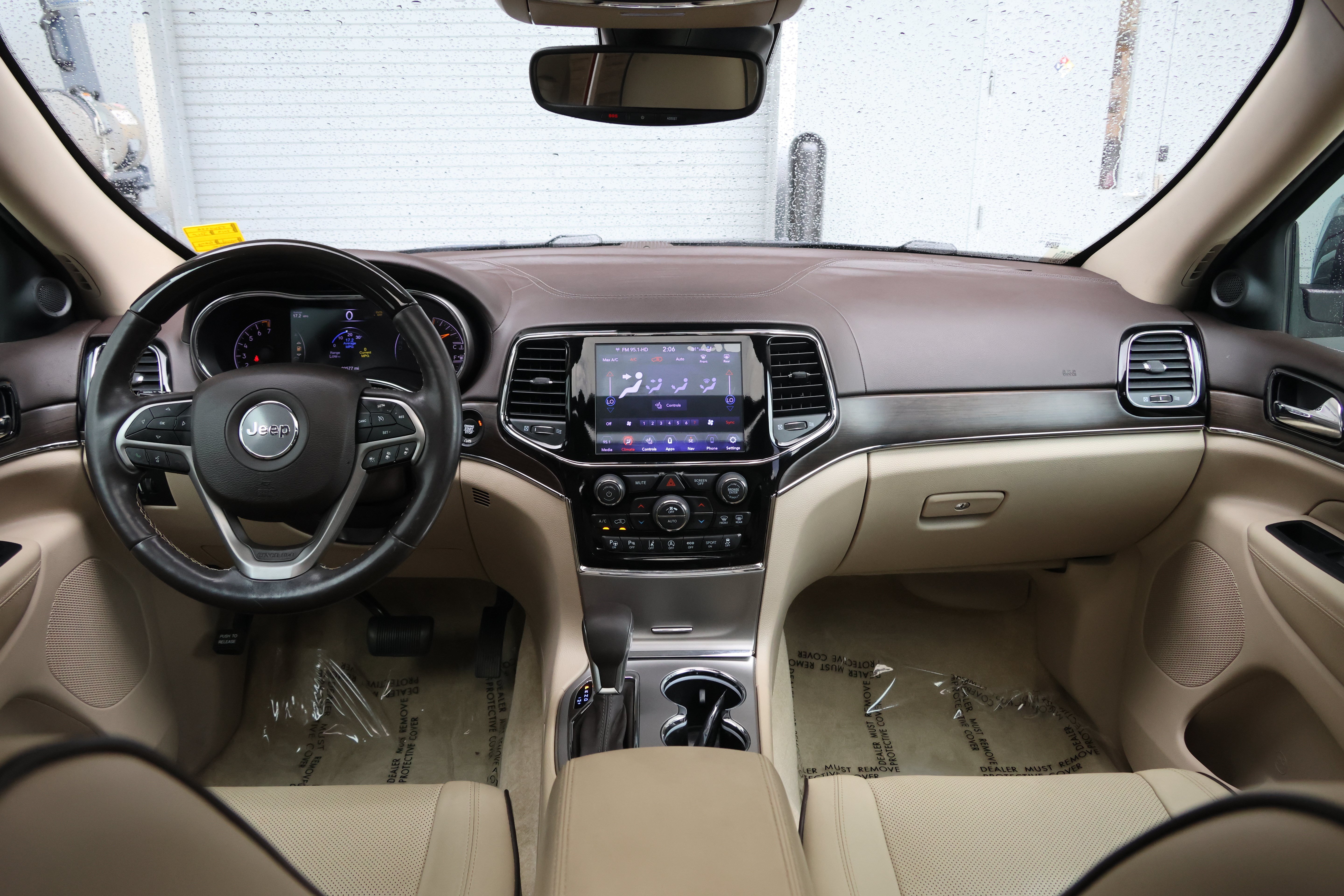 Used 2019 Jeep Grand Cherokee Overland AWD/4WD image 16