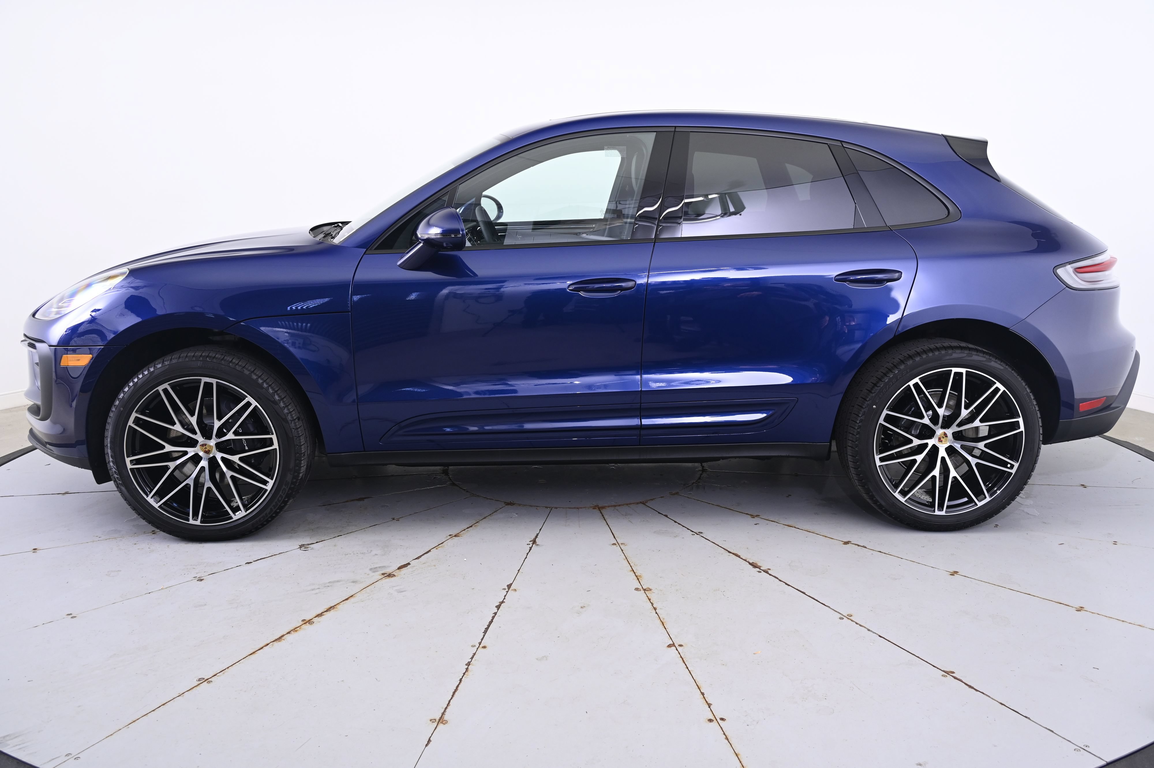 Certified 2026 Porsche Macan AWD/4WD image 2