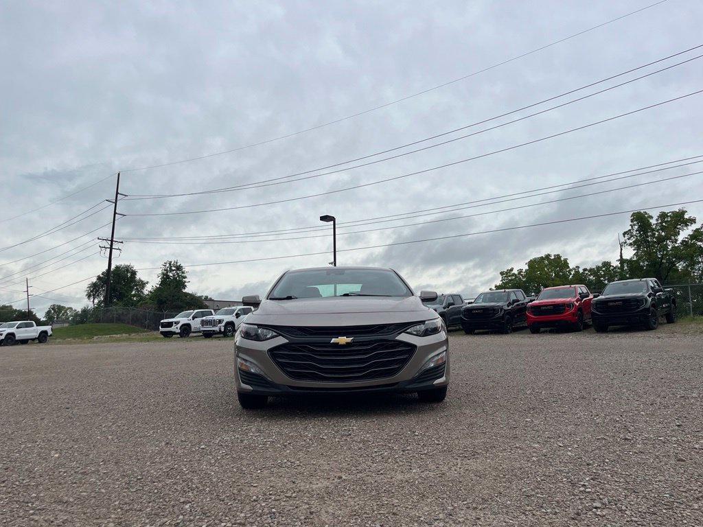 Used 2023 Chevrolet Malibu LT w/ Driver Confidence Package FWD image 4