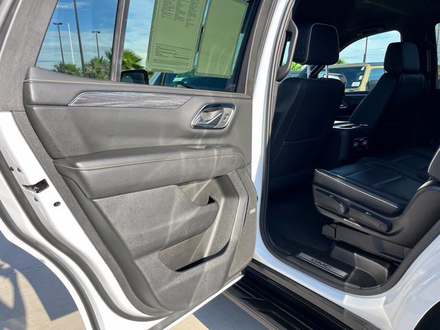 Used 2024 GMC Yukon SLT AWD/4WD image 16