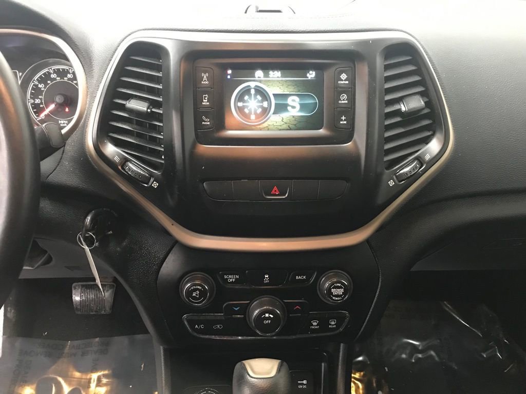 Used 2014 Jeep Cherokee Latitude image 17