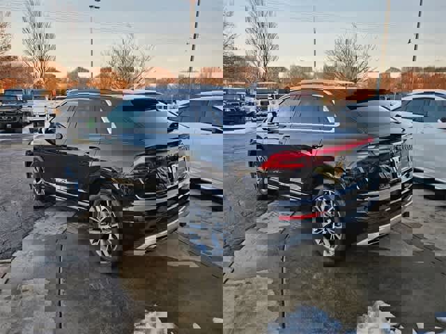 Used 2025 Audi Q8 Premium w/ Convenience Package image 6