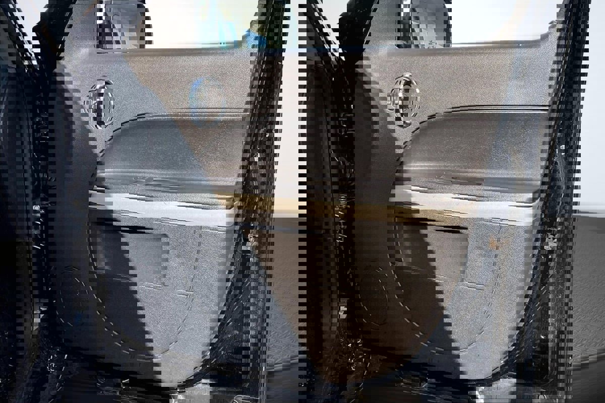 Used 2010 Chevrolet HHR LT image 23