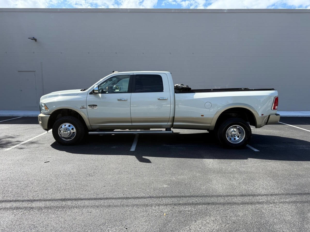 Used 2016 RAM 3500 Laramie Longhorn image 3