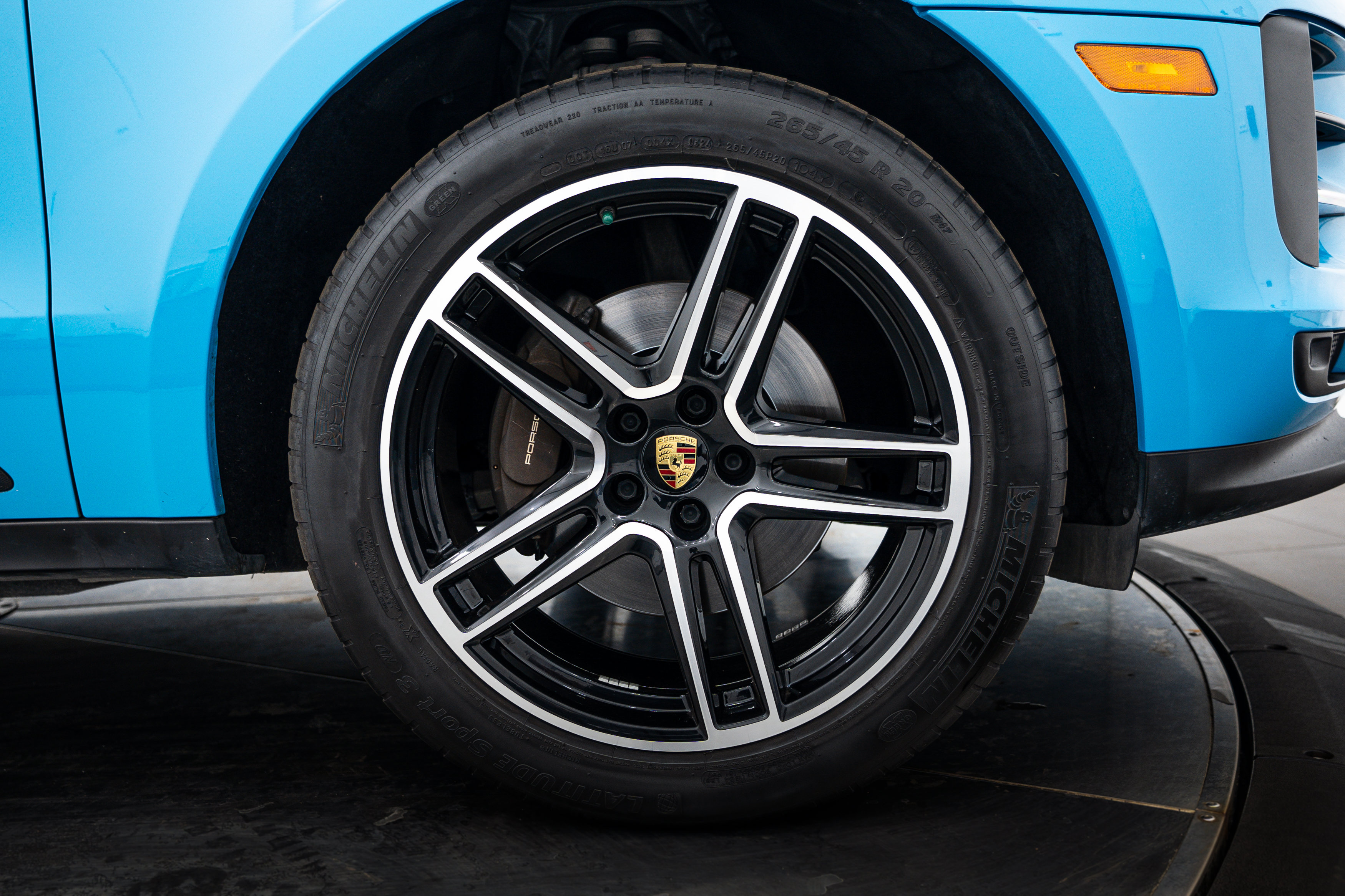 Certified 2019 Porsche Macan AWD/4WD image 11