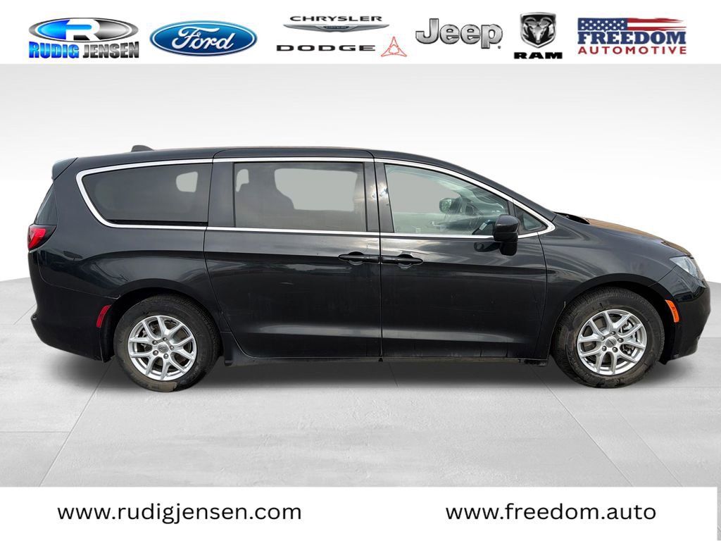Used 2023 Chrysler Voyager LX FWD image 6