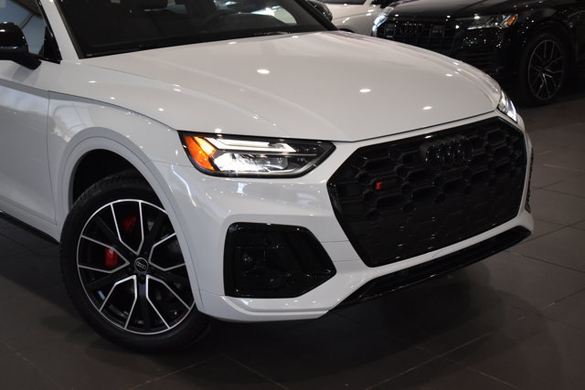 Used 2025 Audi SQ5 Premium Plus w/ Premium Plus Package image 2