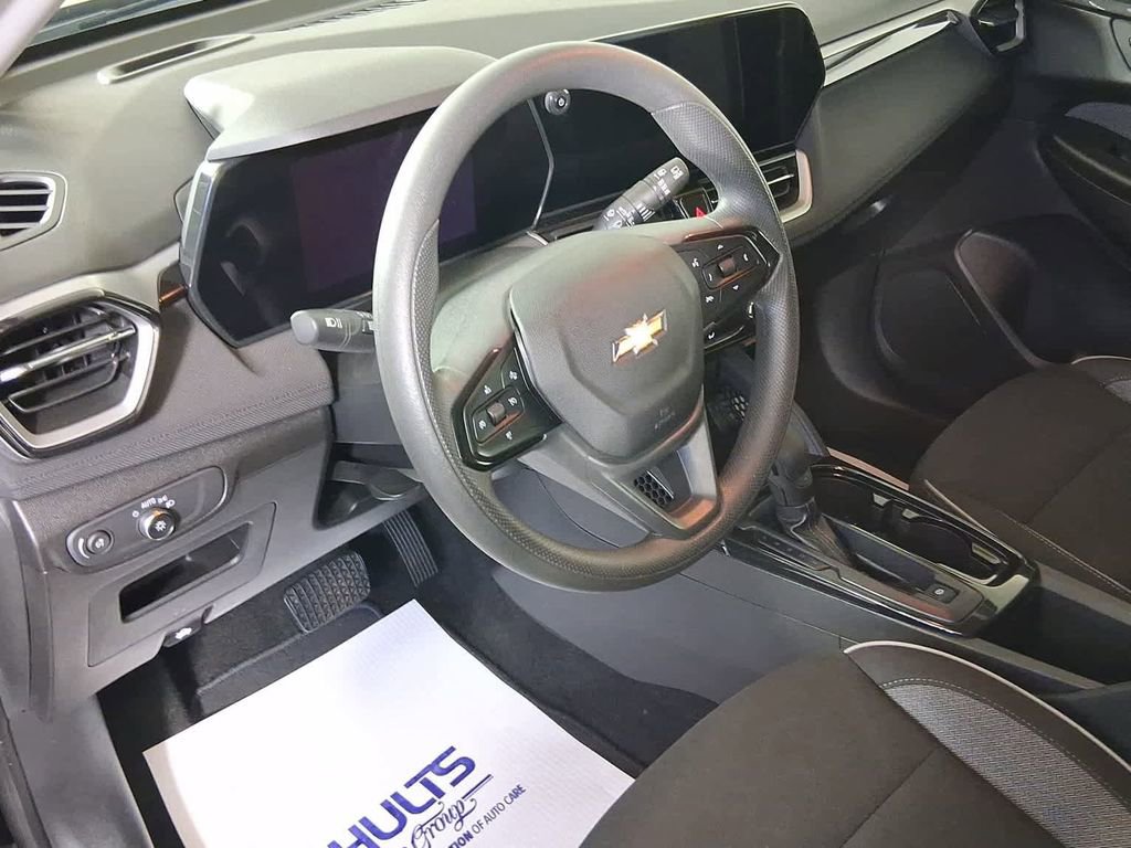 Used 2025 Chevrolet TrailBlazer LT image 12