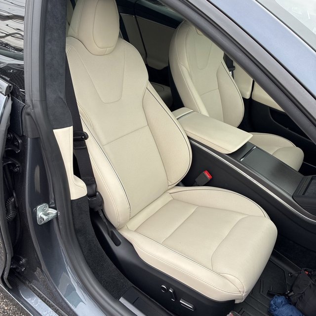 Used 2021 Tesla Model S Plaid image 11