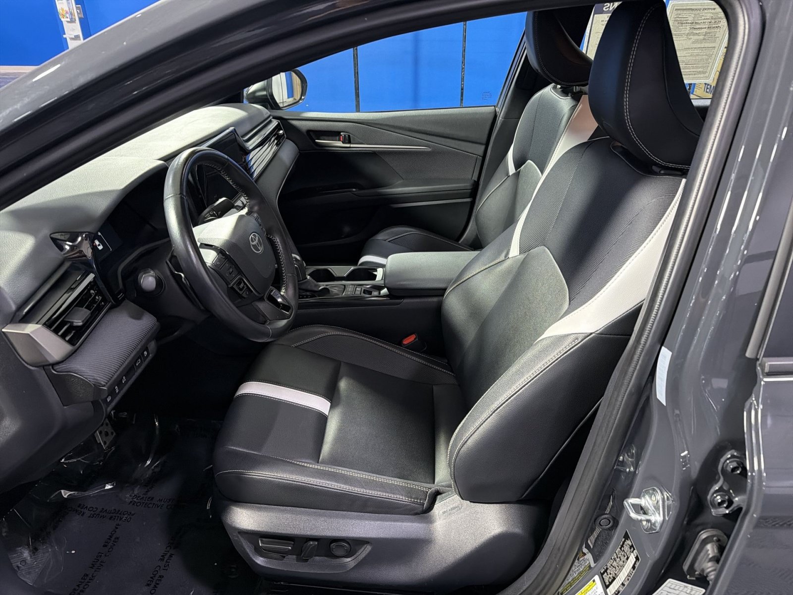 Used 2025 Toyota Camry SE FWD image 23