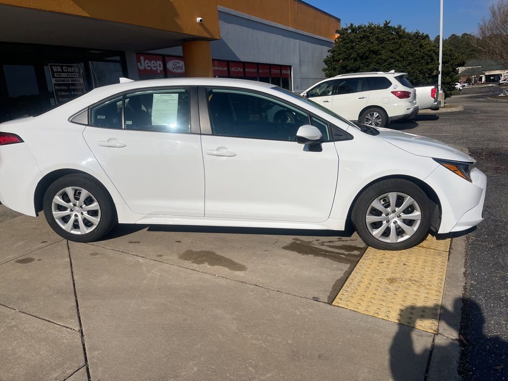 Used 2024 Toyota Corolla LE image 3