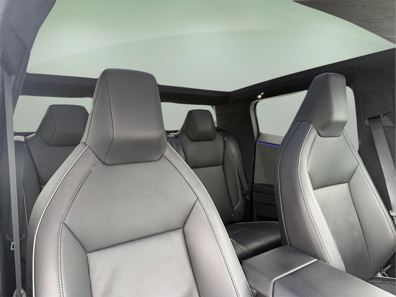 Used 2024 Tesla Cybertruck AWD Crew Cab image 25